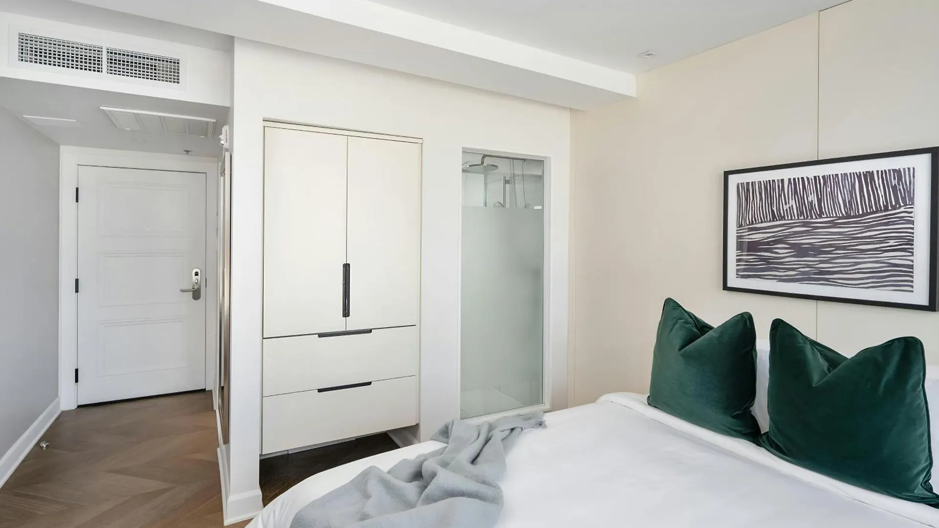 فندق Sonder By Marriott Bonvoy La Galerie مونتريال كندا
